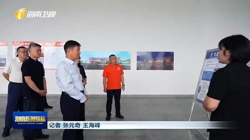 省长刘小明（左三）参观海南阳春屯昌工厂，阳春啤酒董事长周志宏（右二）陪同参观。